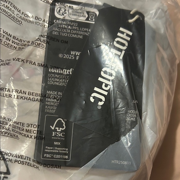 Loungefly Snoopy Christmas Round Crossbody Bag and wallet - Picture 6 of 13